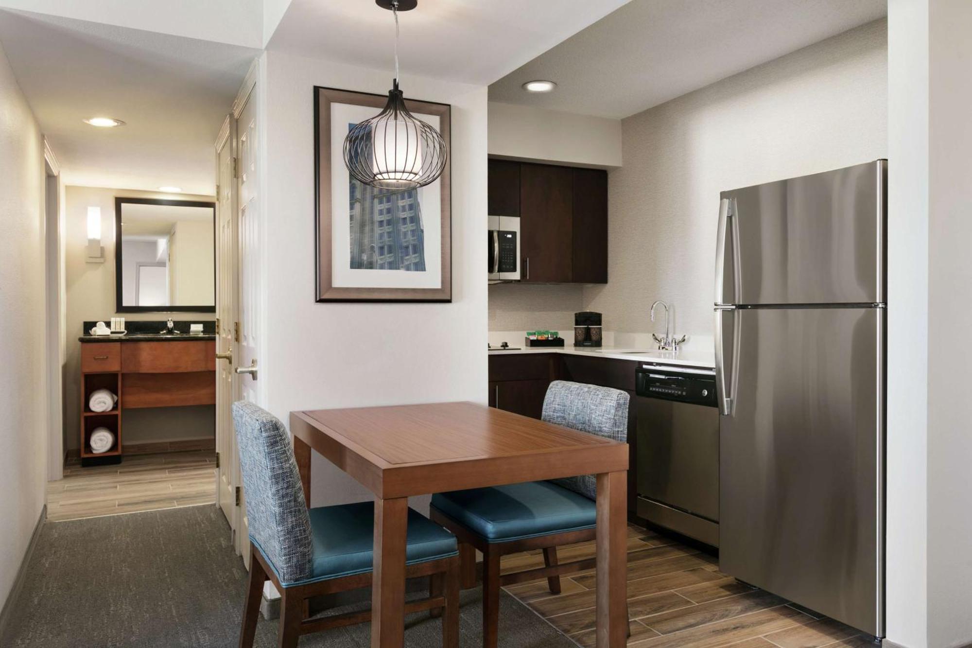 Homewood Suites By Hilton Kansas City Airport Εξωτερικό φωτογραφία