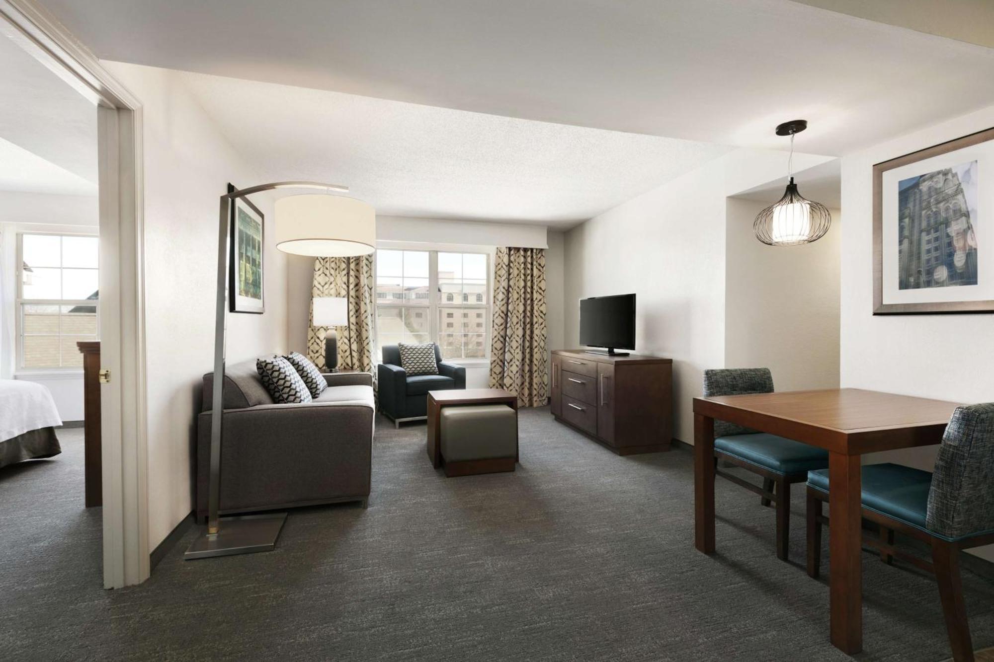 Homewood Suites By Hilton Kansas City Airport Εξωτερικό φωτογραφία